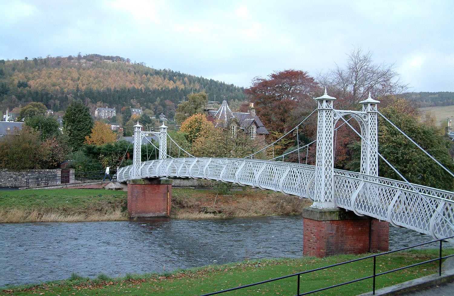 Suspension footbridge over Tweed